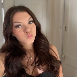 Meet your Posher, Corrine